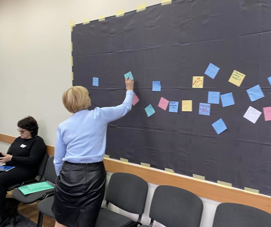 scho-keruye-nami-bilshe02-200225