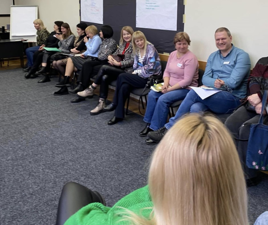 scho-keruye-nami-bilshe09-200225